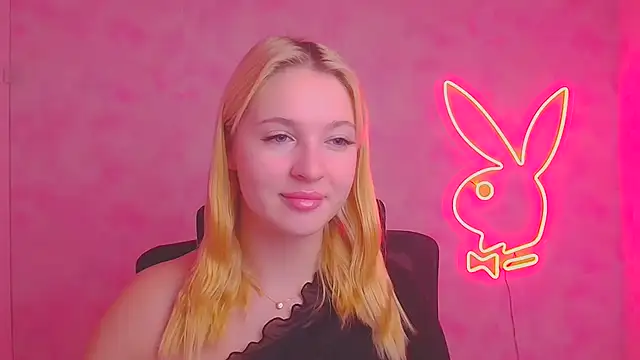 Snapshot of Milka_kiss_ chatting on 11/08/25, 12:20 Milka kiss online show from 11/08/25, 12:20