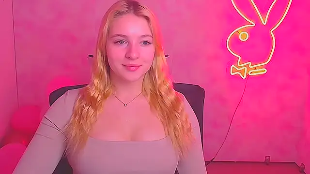 Snapshot of Milka_kiss_ chatting on 02/25/25, 07:52 Milka kiss online show from 02/25/25, 07:52