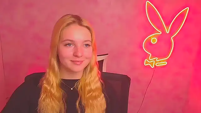 Snapshot of Milka_kiss_ chatting on 03/02/25, 09:21 Milka kiss online show from 03/02/25, 09:21