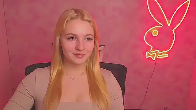 Snapshot of Milka_kiss_ chatting on 03/07/25, 12:34 Milka kiss online show from 03/07/25, 12:34