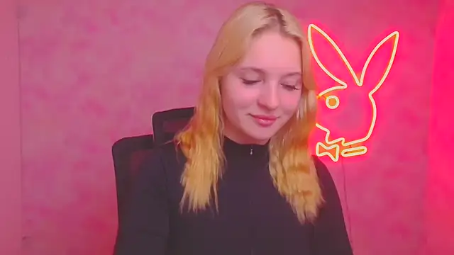 Snapshot of Milka_kiss_ chatting on 10/20/25, 05:53 Milka kiss online show from 10/20/25, 05:53