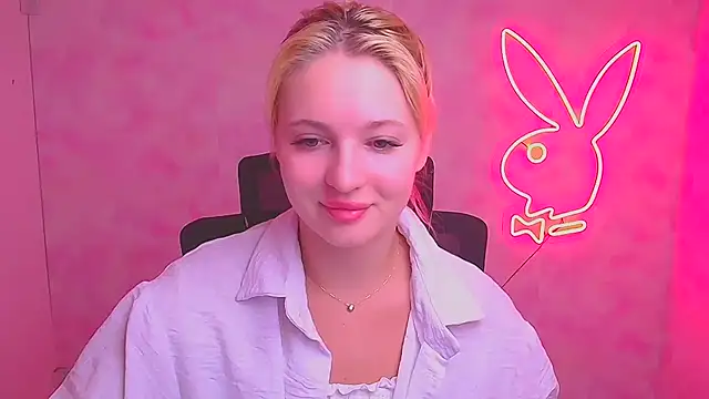 Snapshot of Milka_kiss_ chatting on 09/15/25, 06:03 Milka kiss online show from 09/15/25, 06:03