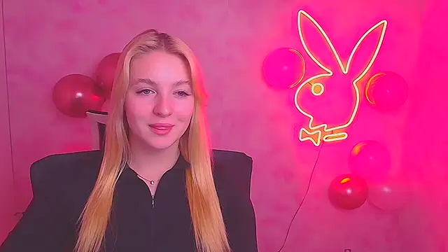 Snapshot of Milka_kiss_ chatting on 02/13/25, 03:56 Milka kiss online show from 02/13/25, 03:56