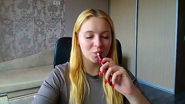Snapshot of Milka_kiss_ chatting on 06/27/26, 12:22 Milka kiss online show from 06/27/26, 12:22