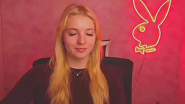 Snapshot of Milka_kiss_ chatting on 03/15/25, 10:03 Milka kiss online show from 03/15/25, 10:03