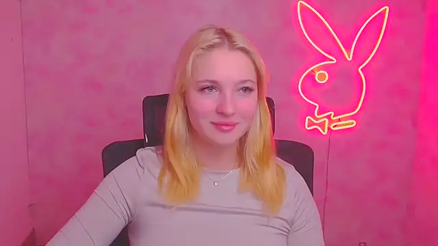 Snapshot of Milka_kiss_ chatting on 10/08/25, 05:42 Milka kiss online show from 10/08/25, 05:42
