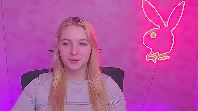 Snapshot of Milka_kiss_ chatting on 02/02/25, 09:51 Milka kiss online show from 02/02/25, 09:51
