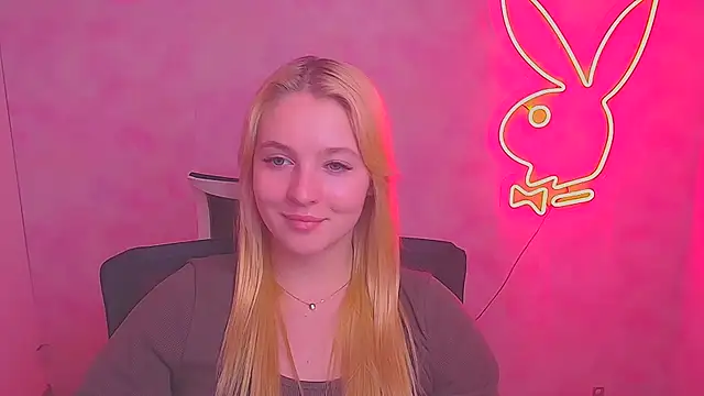 Snapshot of Milka_kiss_ chatting on 02/08/25, 03:53 Milka kiss online show from 02/08/25, 03:53