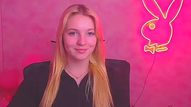 Snapshot of Milka_kiss_ chatting on 02/20/25, 04:03 Milka kiss online show from 02/20/25, 04:03