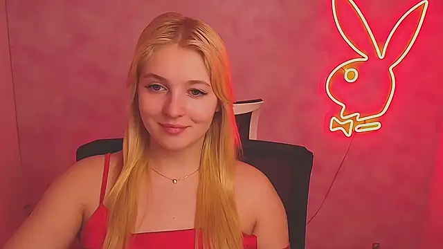 Snapshot of Milka_kiss_ chatting on 03/13/25, 10:05 Milka kiss online show from 03/13/25, 10:05