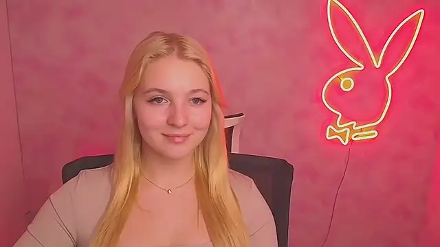 Snapshot of Milka_kiss_ chatting on 03/07/25, 03:39 Milka kiss online show from 03/07/25, 03:39