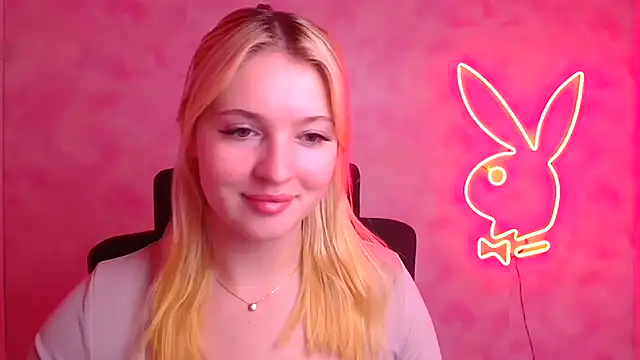 Snapshot of Milka_kiss_ chatting on 11/20/25, 12:17 Milka kiss online show from 11/20/25, 12:17