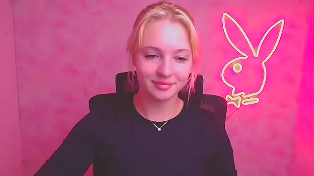 Snapshot of Milka_kiss_ chatting on 09/20/25, 11:15 Milka kiss online show from 09/20/25, 11:15