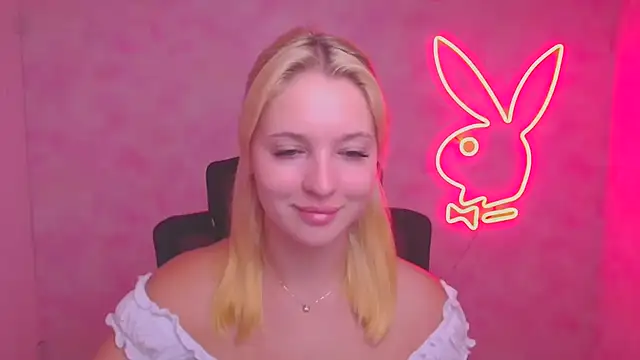 Snapshot of Milka_kiss_ chatting on 09/10/25, 06:01 Milka kiss online show from 09/10/25, 06:01