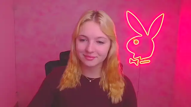 Snapshot of Milka_kiss_ chatting on 10/27/25, 09:54 Milka kiss online show from 10/27/25, 09:54