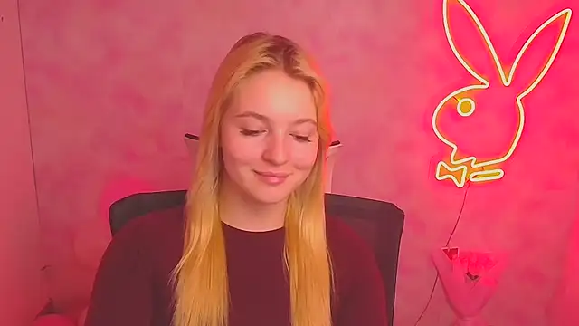 Snapshot of Milka_kiss_ chatting on 03/01/25, 04:11 Milka kiss online show from 03/01/25, 04:11