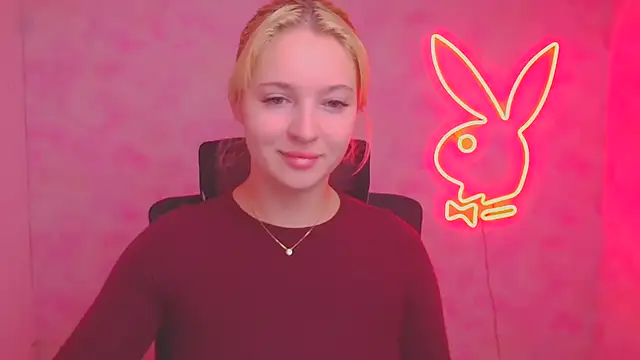 Snapshot of Milka_kiss_ chatting on 10/18/25, 11:23 Milka kiss online show from 10/18/25, 11:23