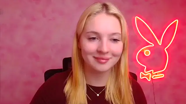 Snapshot of Milka_kiss_ chatting on 10/21/25, 12:26 Milka kiss online show from 10/21/25, 12:26