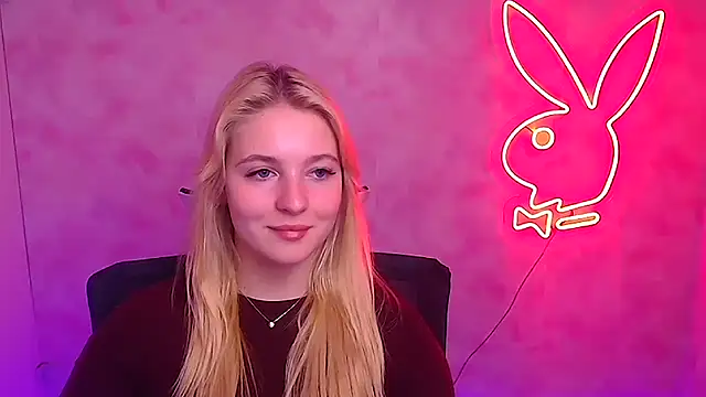 Snapshot of Milka_kiss_ chatting on 02/06/25, 01:43 Milka kiss online show from 02/06/25, 01:43