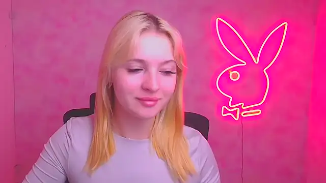 Snapshot of Milka_kiss_ chatting on 10/30/25, 12:36 Milka kiss online show from 10/30/25, 12:36