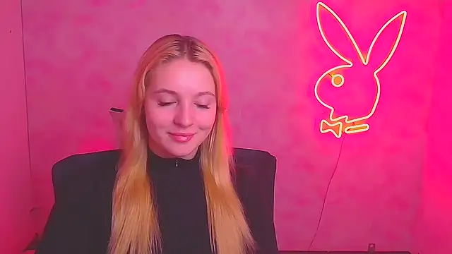 Snapshot of Milka_kiss_ chatting on 02/27/25, 12:23 Milka kiss online show from 02/27/25, 12:23