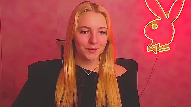 Snapshot of Milka_kiss_ chatting on 03/20/25, 12:32 Milka kiss online show from 03/20/25, 12:32