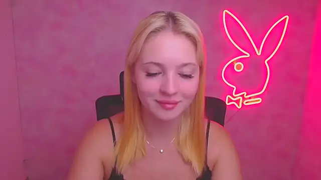 Snapshot of Milka_kiss_ chatting on 09/11/25, 11:21 Milka kiss online show from 09/11/25, 11:21