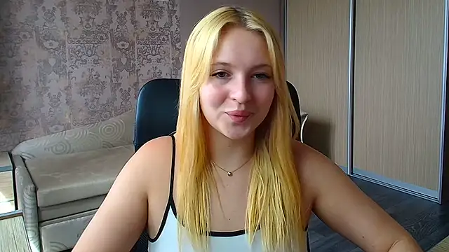 Snapshot of Milka_kiss_ chatting on 06/18/26, 12:10 Milka kiss online show from 06/18/26, 12:10