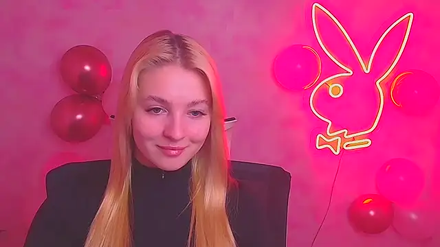 Snapshot of Milka_kiss_ chatting on 02/13/25, 12:32 Milka kiss online show from 02/13/25, 12:32