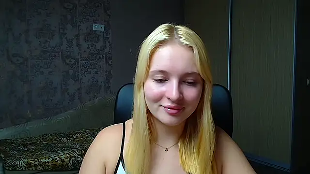 Snapshot of Milka_kiss_ chatting on 12/03/25, 12:37 Milka kiss online show from 12/03/25, 12:37