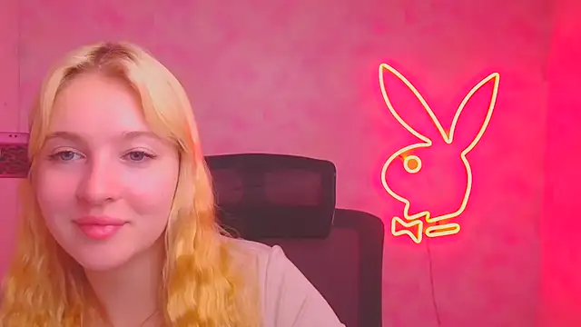 Snapshot of Milka_kiss_ chatting on 10/23/25, 11:42 Milka kiss online show from 10/23/25, 11:42