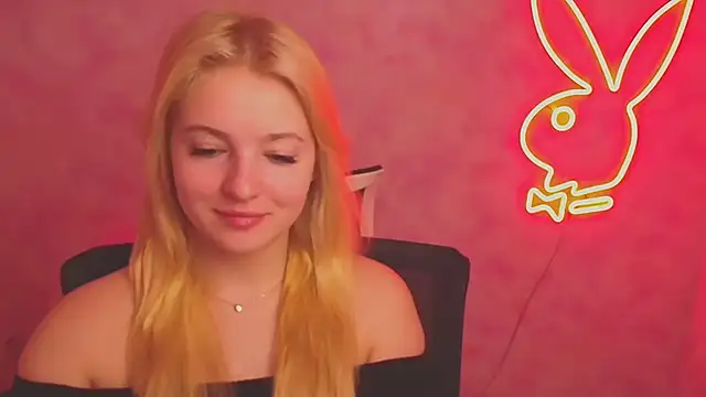 Snapshot of Milka_kiss_ chatting on 03/11/25, 06:52 Milka kiss online show from 03/11/25, 06:52