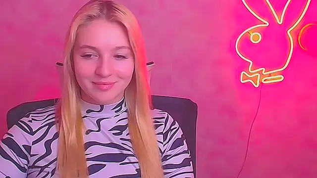 Snapshot of Milka_kiss_ chatting on 02/17/25, 12:38 Milka kiss online show from 02/17/25, 12:38