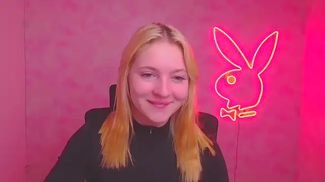 Snapshot of Milka_kiss_ chatting on 10/28/25, 07:18 Milka kiss online show from 10/28/25, 07:18