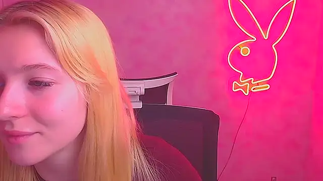 Snapshot of Milka_kiss_ chatting on 02/24/25, 03:53 Milka kiss online show from 02/24/25, 03:53