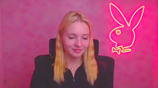 Snapshot of Milka_kiss_ chatting on 09/29/25, 11:49 Milka kiss online show from 09/29/25, 11:49