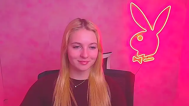Snapshot of Milka_kiss_ chatting on 02/10/25, 10:09 Milka kiss online show from 02/10/25, 10:09