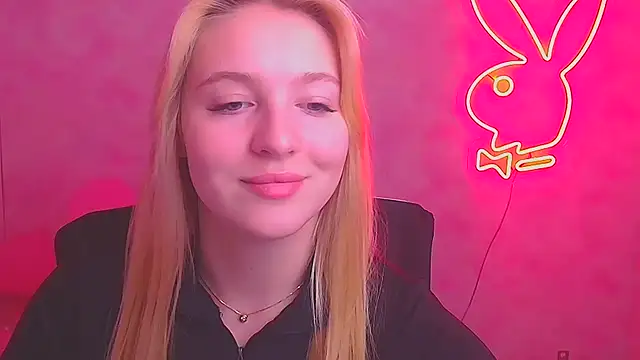 Snapshot of Milka_kiss_ chatting on 02/20/25, 12:36 Milka kiss online show from 02/20/25, 12:36