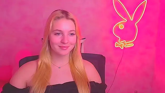 Snapshot of Milka_kiss_ chatting on 02/23/25, 09:44 Milka kiss online show from 02/23/25, 09:44
