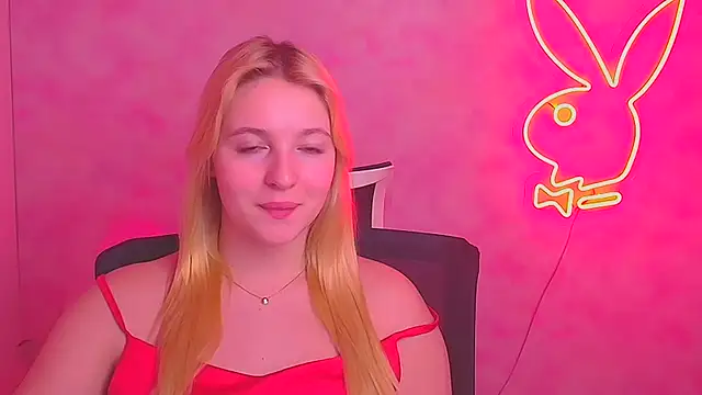 Snapshot of Milka_kiss_ chatting on 02/28/25, 10:30 Milka kiss online show from 02/28/25, 10:30