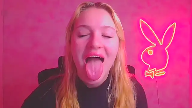 Snapshot of Milka_kiss_ chatting on 11/18/25, 06:50 Milka kiss online show from 11/18/25, 06:50