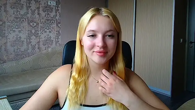 Snapshot of Milka_kiss_ chatting on 06/22/26, 10:23 Milka kiss online show from 06/22/26, 10:23
