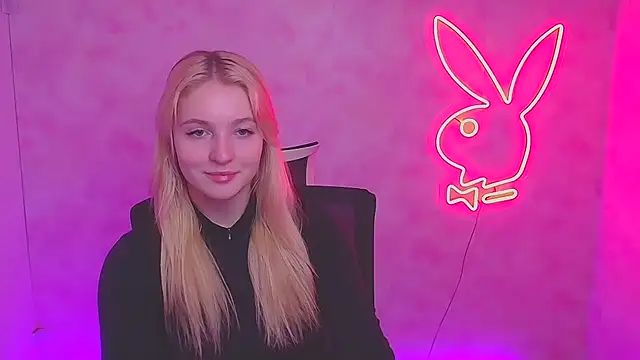 Snapshot of Milka_kiss_ chatting on 02/01/25, 12:37 Milka kiss online show from 02/01/25, 12:37