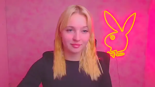 Snapshot of Milka_kiss_ chatting on 10/10/25, 06:47 Milka kiss online show from 10/10/25, 06:47