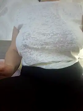 Snapshot of _tasechka_ chatting on 12/15/24, 10:37 tasechka online show from 12/15/24, 10:37