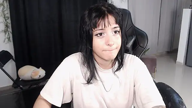 Snapshot of liz-beths chatting on 02/03/26, 02:21 liz-beths online show from 02/03/26, 02:21