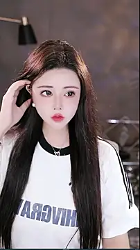 Qiaoqiao  online show from 12/05/25, 04:16