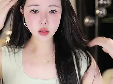 Qiaoqiao  online show from 10/01/25, 06:18