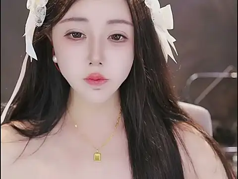 Qiaoqiao  online show from 11/12/25, 02:21