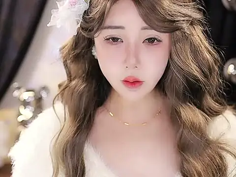 Qiaoqiao  online show from 09/17/25, 05:04